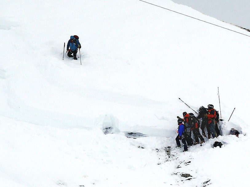 Une avalanche emporte un skieur aux Grisons