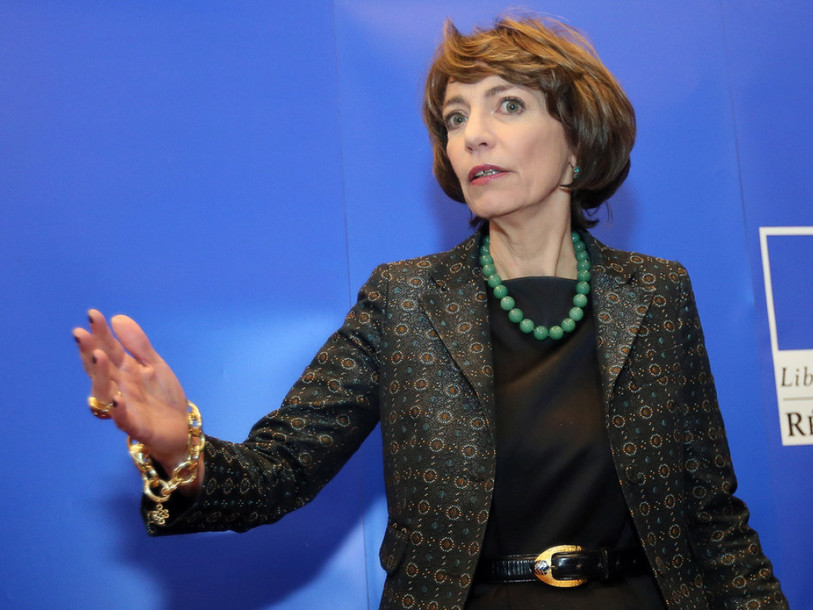 Pas de raison de cesser les tests de médicaments, selon la ministre
