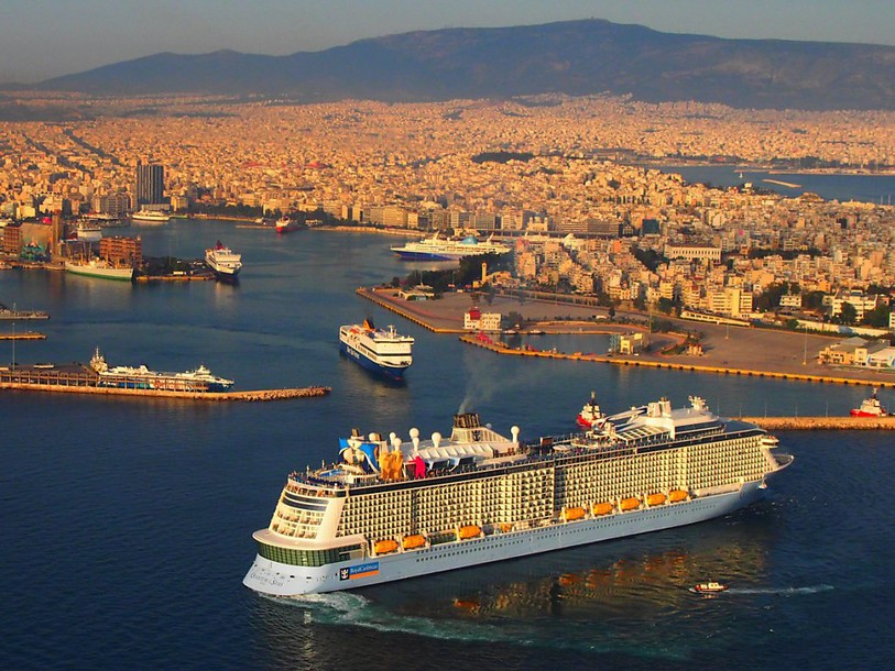 Le géant chinois Cosco achète 67% de la société du port du Pirée