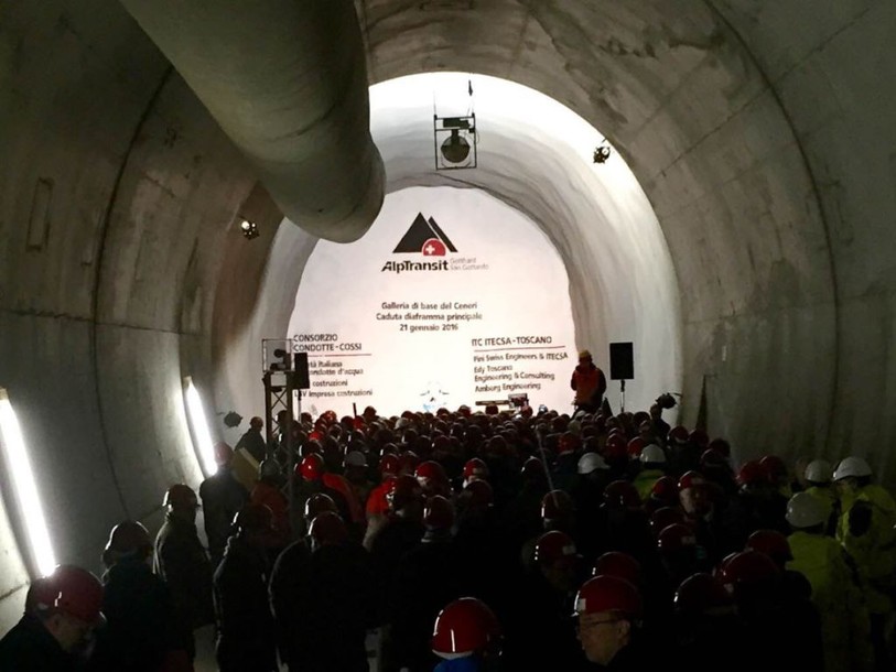 Le tube ouest du tunnel de base du Ceneri est percé