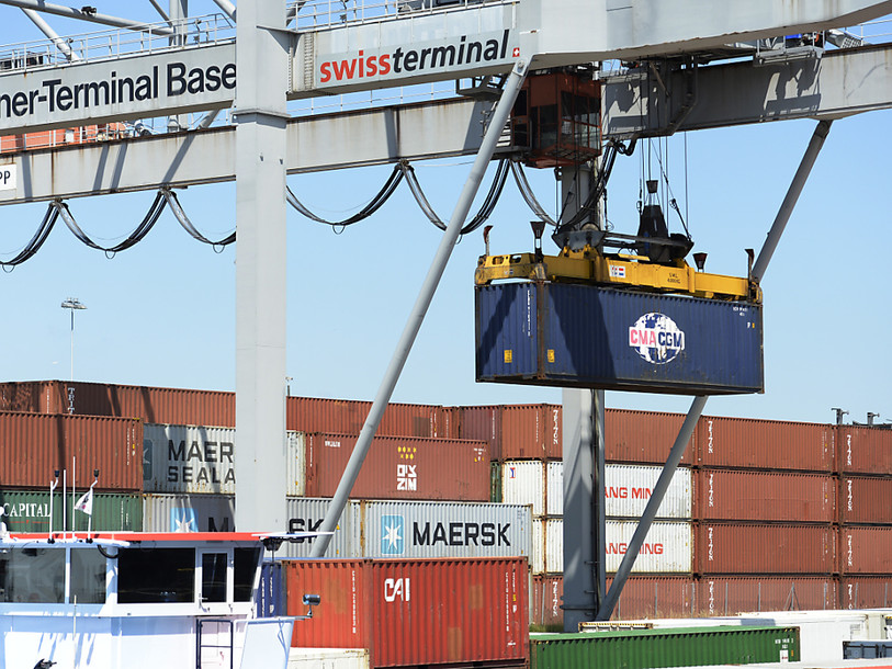 Les exportations et les importations ont reculé l'année passée
