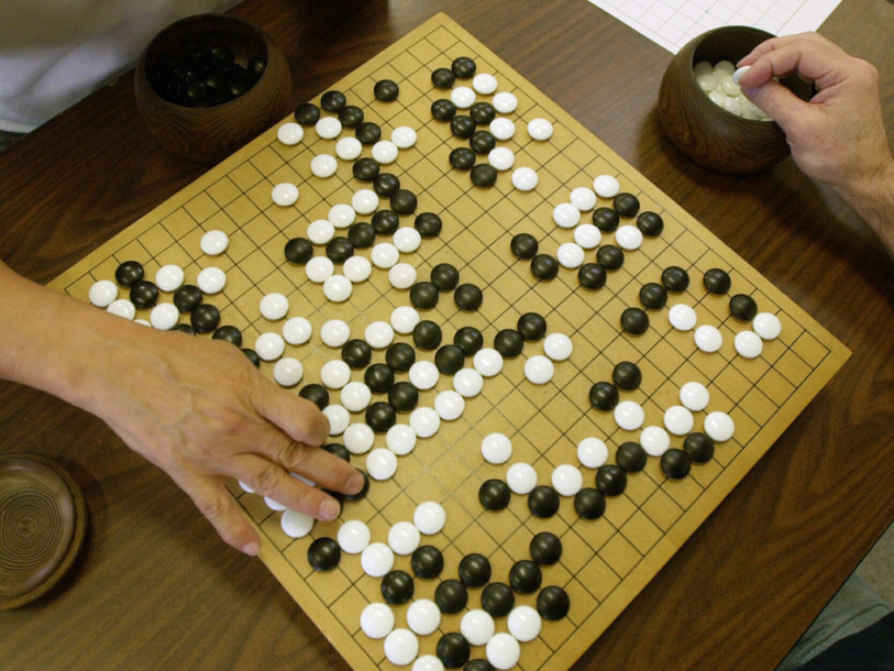 Jeu de go: l'intelligence artificielle bat le champion d'Europe
