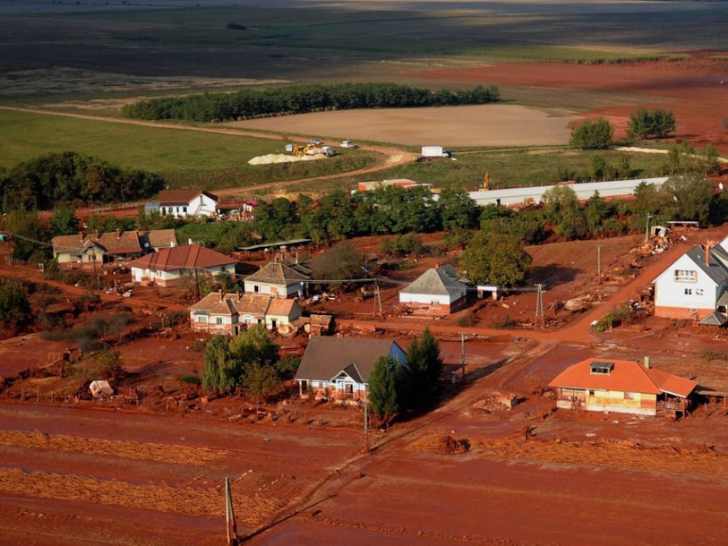 Catastrophe des boues rouges en Hongrie: relaxe générale au pénal