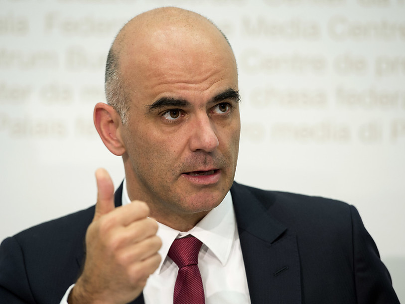 La réforme des franchises donne du fil à retordre à Alain Berset