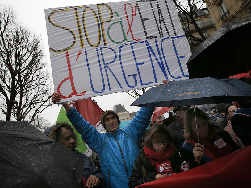 France: l'état d'urgence sera prolongé jusqu'à application des lois