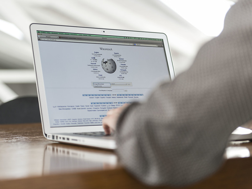 Wikipédia a bloqué l'accès aux fonctionnaires fédéraux