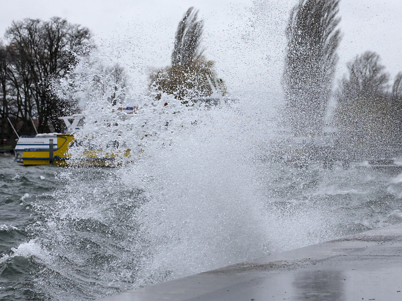 La tempête Susanna provoque chutes d'arbres, inondations et foudre