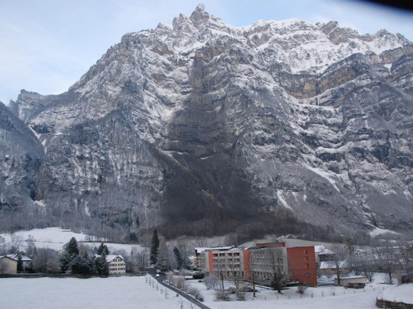 Environ 5000 m3 de rochers tombent près de Glaris