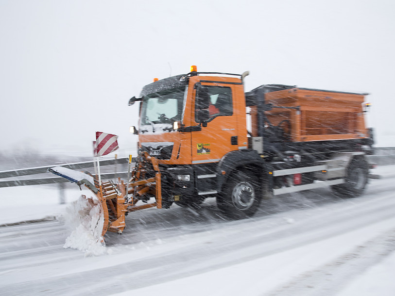 Neige: situation chaotique sur les routes romandes