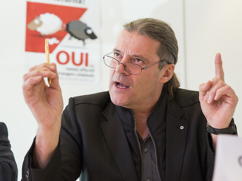 Oskar Freysinger, indigné, s'adresse au président François Hollande