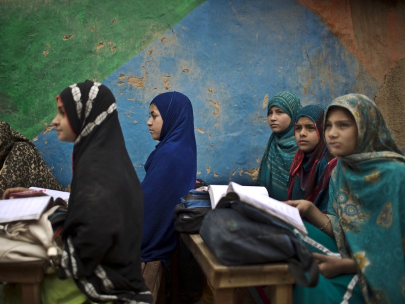 Les talibans dynamitent une école de filles au Pakistan