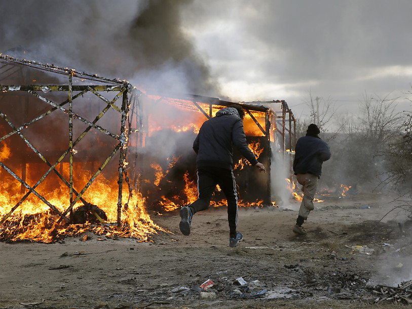Nuit sans violence à Calais, la destruction de la 