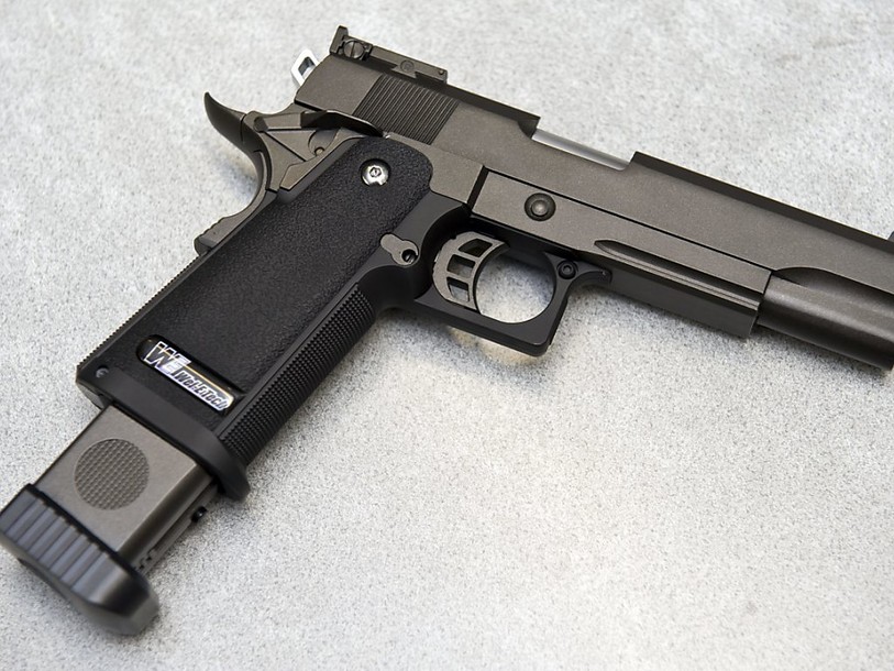 Amende pour une démonstration de pistolet à billes en classe