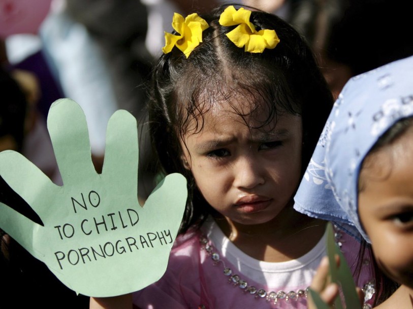 Le commerce de photos d'enfants nus devrait être interdit