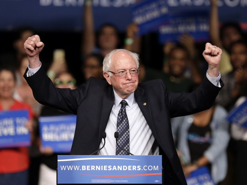 Primaires: Trump assure trois fois et Sanders surprend Clinton