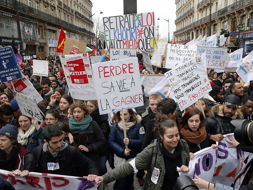 France: des milliers de manifestants contre la loi sur le travail