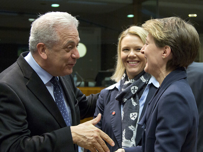 L'UE ne privera pas les Suisses de leur fusil d'assaut
