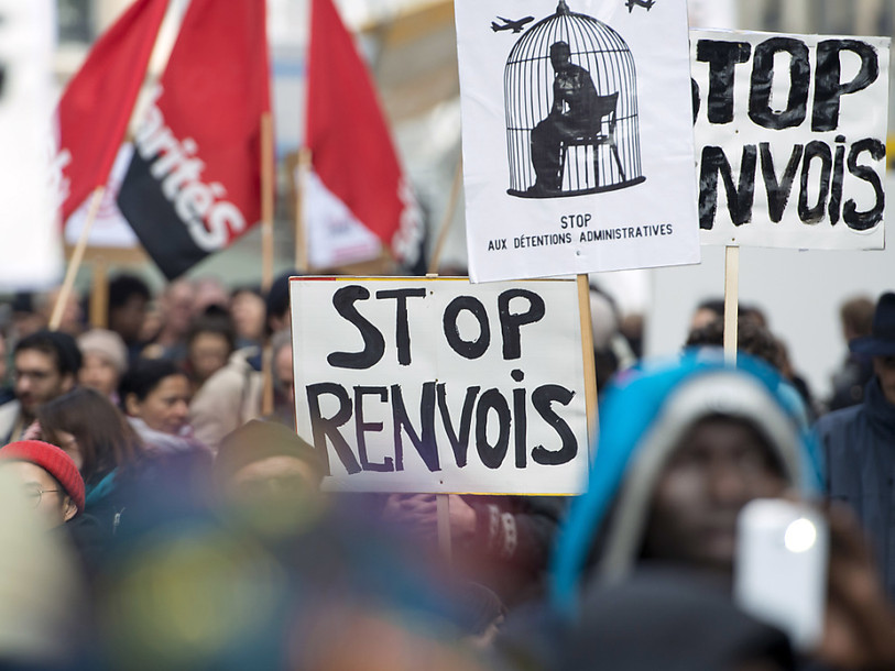 Des centaines de personnes contre les accords de Dublin à Lausanne