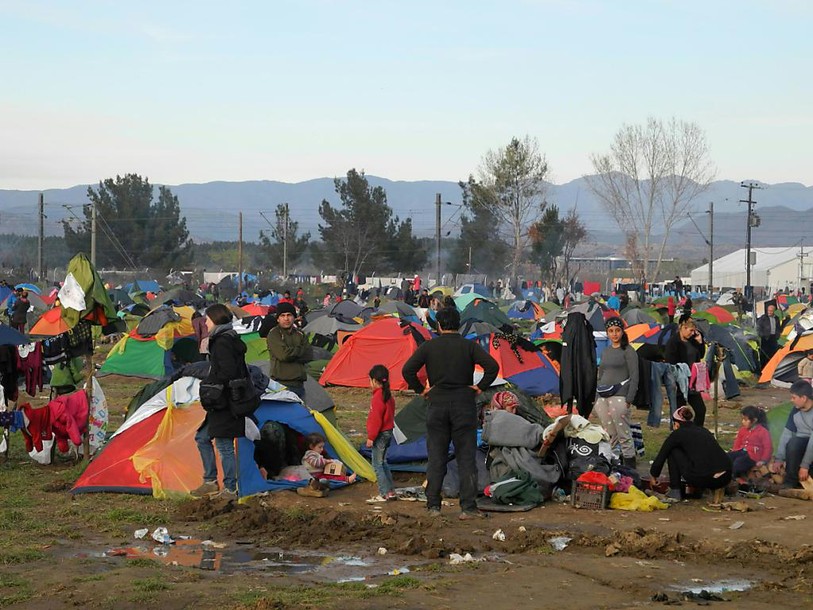 Macédoine: près de 1000 migrants passent par une autre route