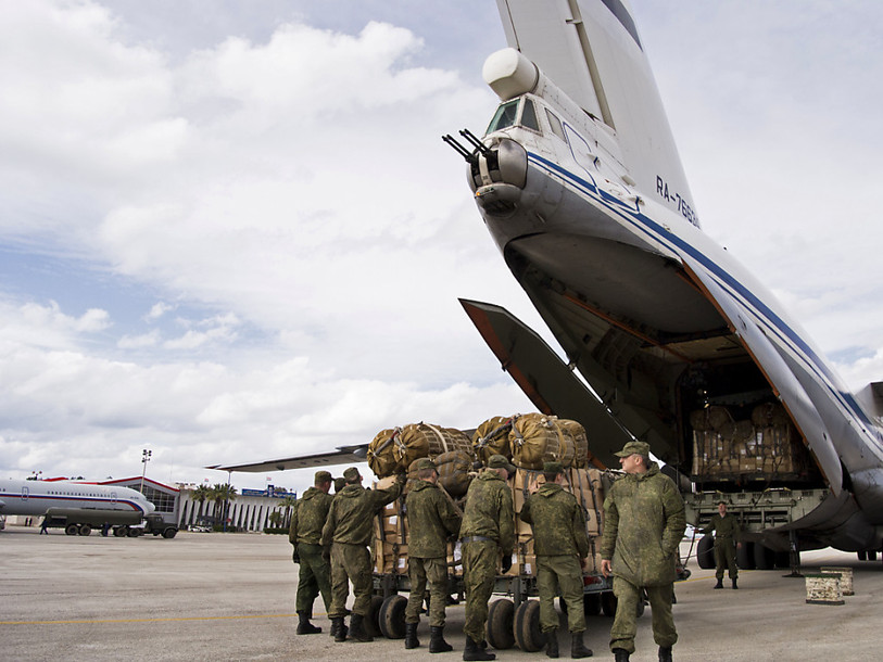Les premiers avions de combat russes quittent la Syrie