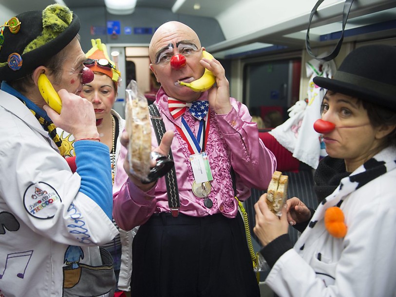 Les clowns de Théodora invitent à envoyer des selfies souriants