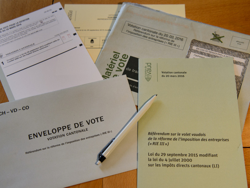 Des journaux commentent le raz-de-marée vaudois pour la RIE III