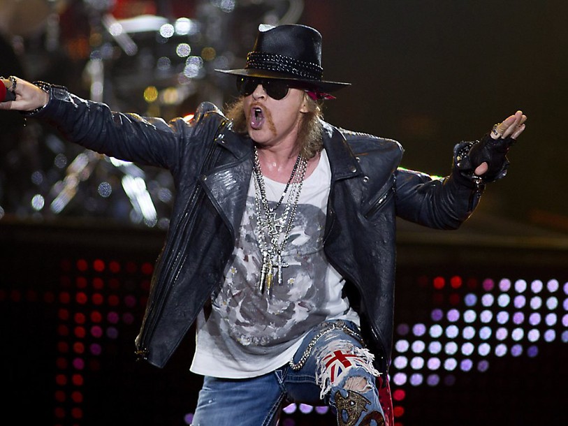 Axl Rose pourrait remplacer temporairement le chanteur de AC/DC