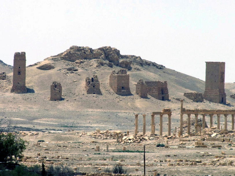 L'armée ralentie par le sable à l'approche des ruines de Palmyre