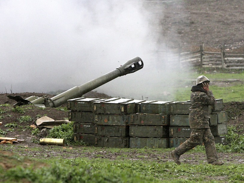 Trois soldats azerbaïdjanais tués, les combats se poursuivent
