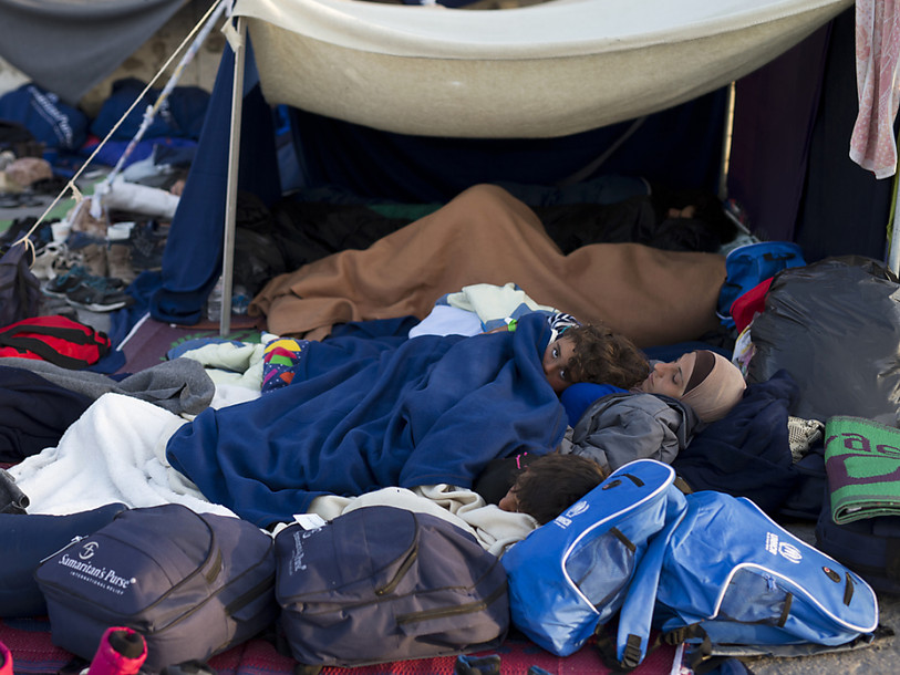 Les arrivées de migrants sur les îles grecques divisées par trois