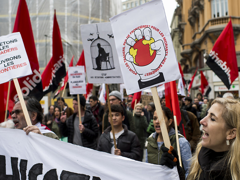Lausanne: plus de 400 personnes dénoncent le sommet des 