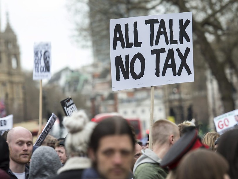 Cameron joue la transparence pour reprendre la main