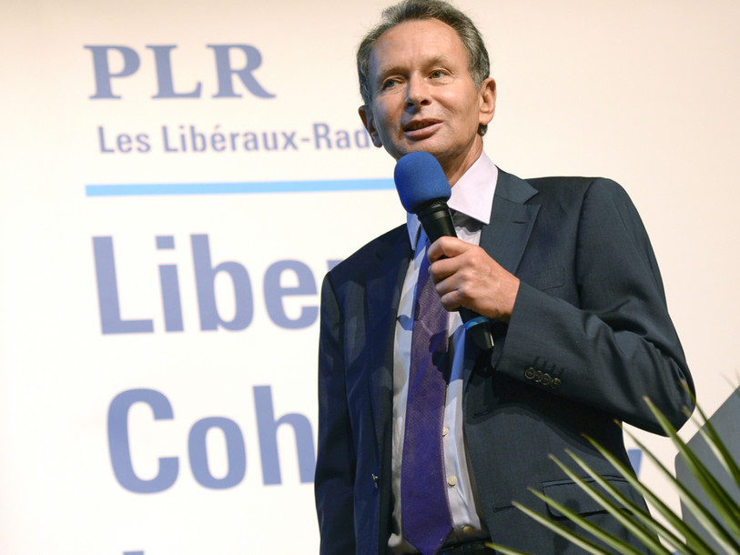 Philipp Müller remet les clés du parti dans des grands rires
