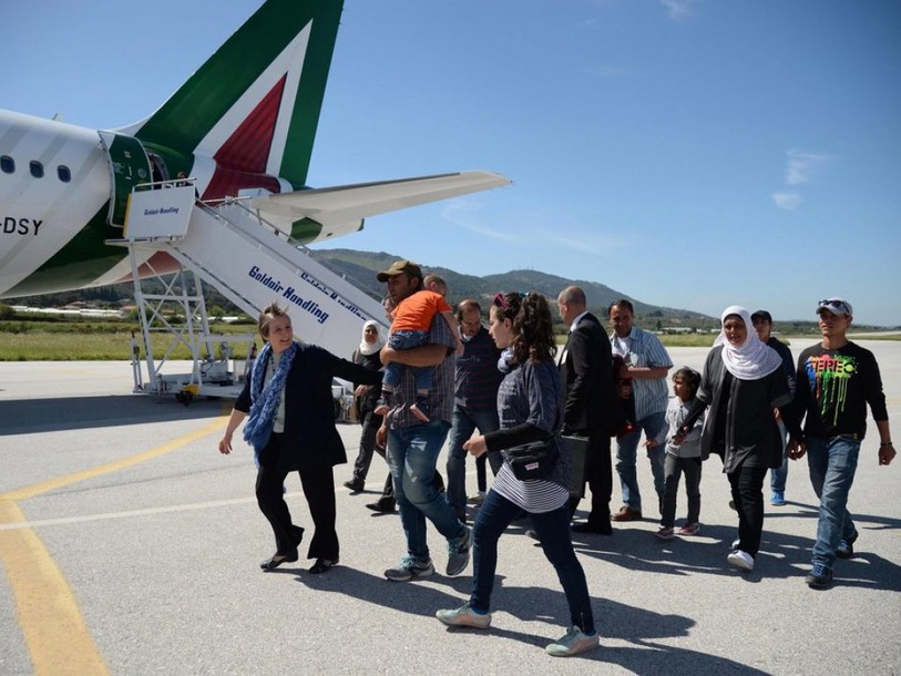 Le pape repart de Lesbos avec trois familles de réfugiés syriens