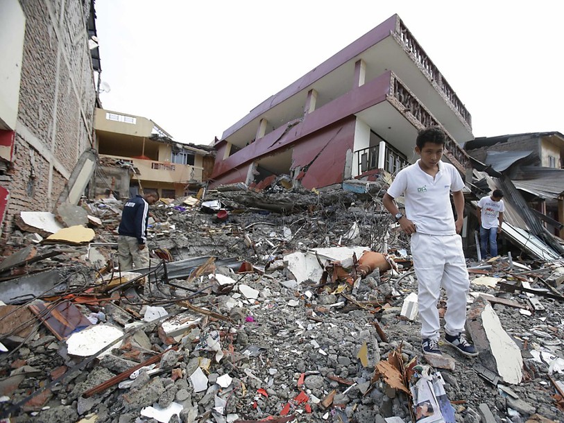 Le bilan du séisme en Equateur dépasse les 230 morts
