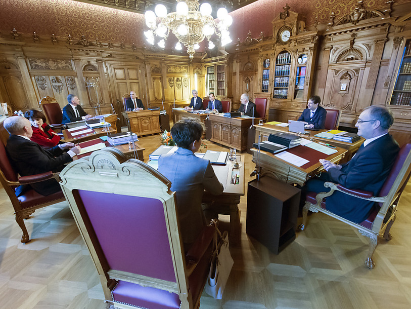 Le Conseil fédéral ne veut pas compter neuf membres