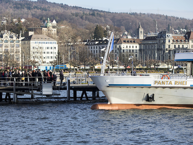 Un bateau heurte un ponton sur le lac de Zurich: 10 hospitalisés