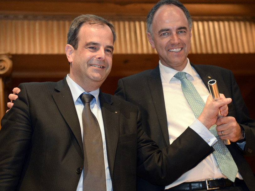 Christophe Darbellay passe le témoin à Gerhard Pfister