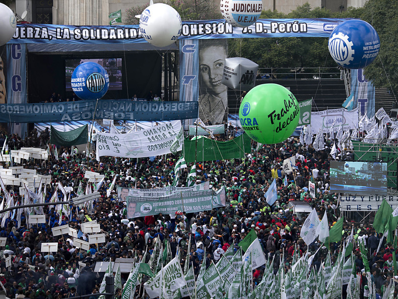 Manifestation anti-Macri à l'appel des syndicats argentins