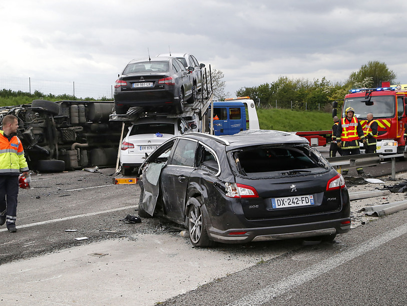Course-poursuite et accidents en série en France