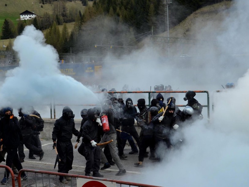 Heurts avec la police près de la frontière autrichienne