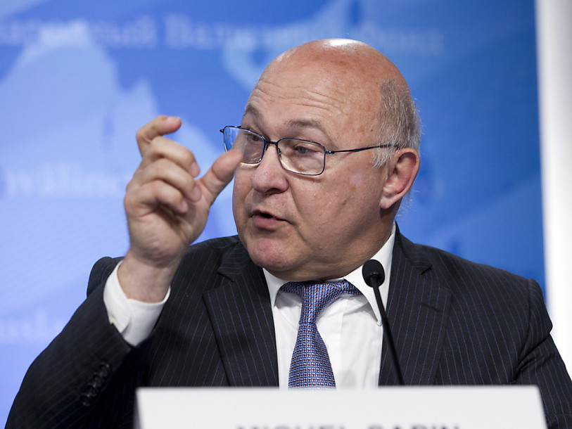 Michel Sapin reconnaît un geste inapproprié envers une journaliste