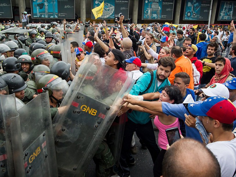 L'opposition empêchée de manifester au Venezuela