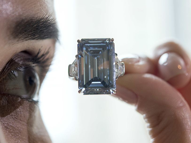 Le diamant Oppenheimer adjugé pour 57 millions de francs à Genève