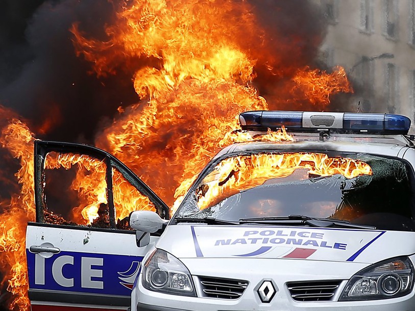 Le pays toujours paralysé par les grèves et les mobilisations