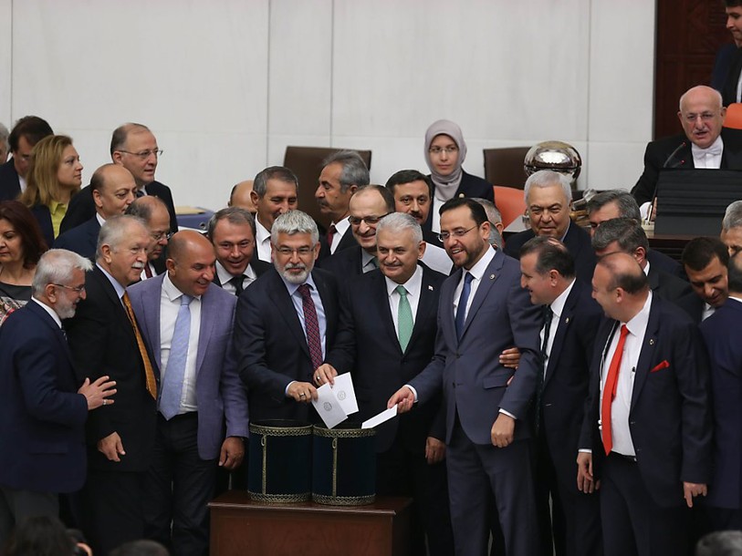 Le Parlement turc approuve la levée de l'immunité des députés