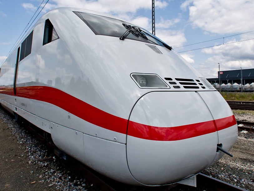 Car de tourisme heurté par un train à Interlaken (BE)