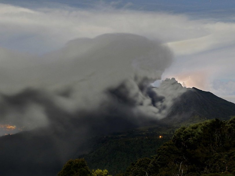 Costa Rica: intense activité éruptive d'un volcan
