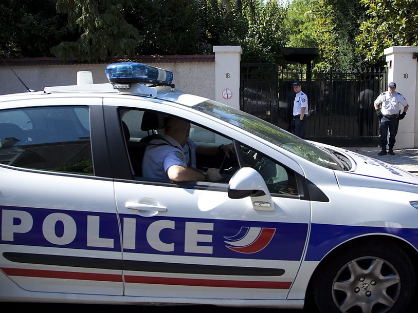 Gendarme tué par un homme retranché chez lui en France