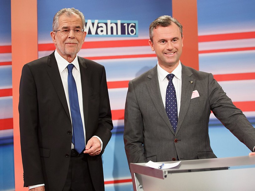 Autriche: les deux candidats à la présidentielle sont au coude à coude